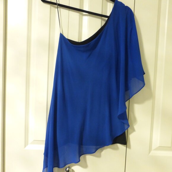 LE CHATEAU royal blue and black one shoulder chiffon top - Picture 5 of 10